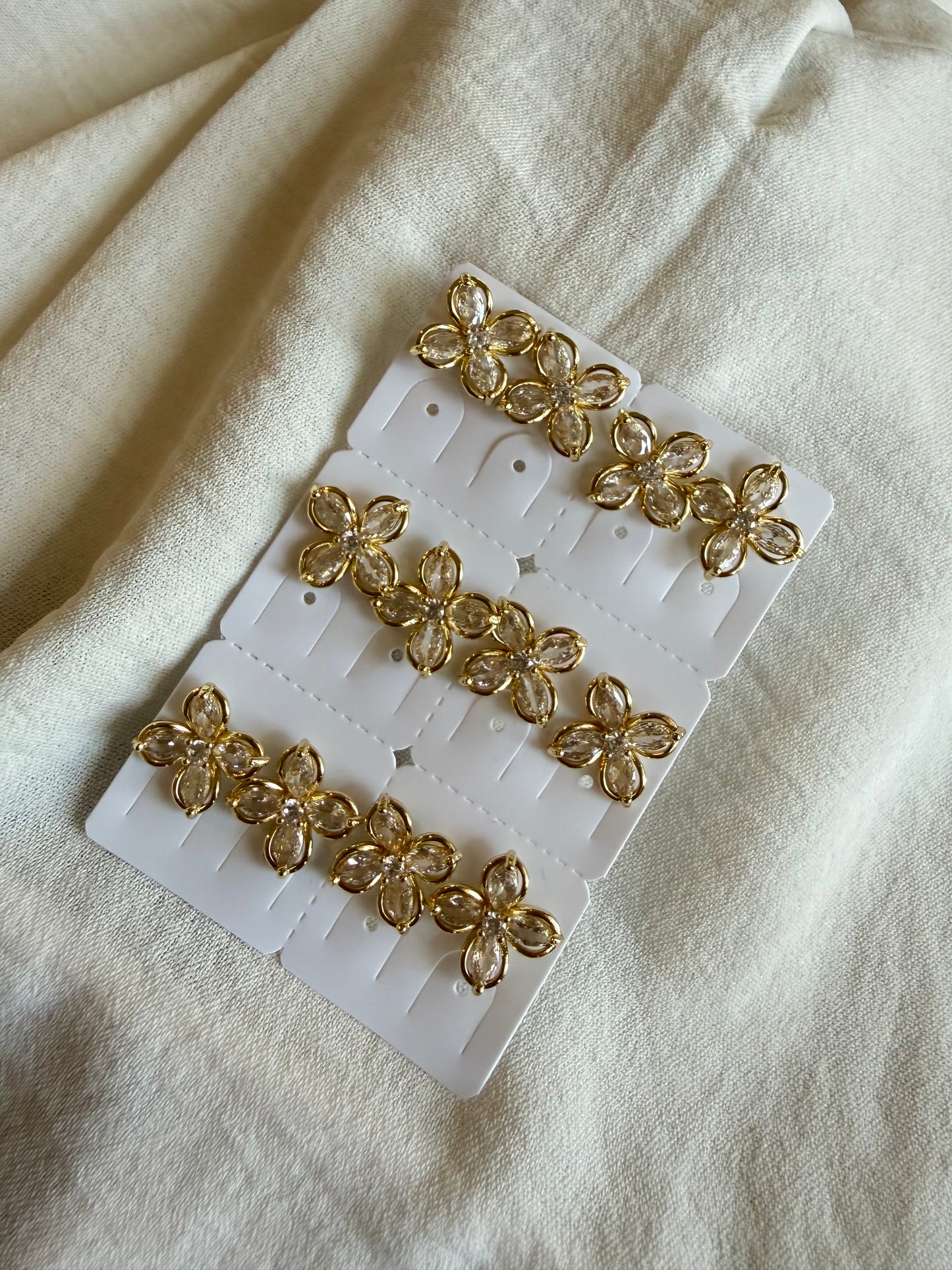 Stud de flor en Oro Laminado