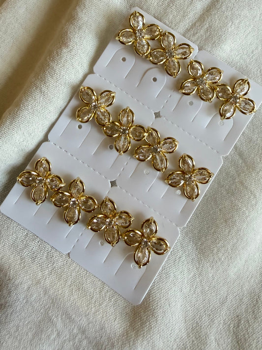 Stud de flor en Oro Laminado