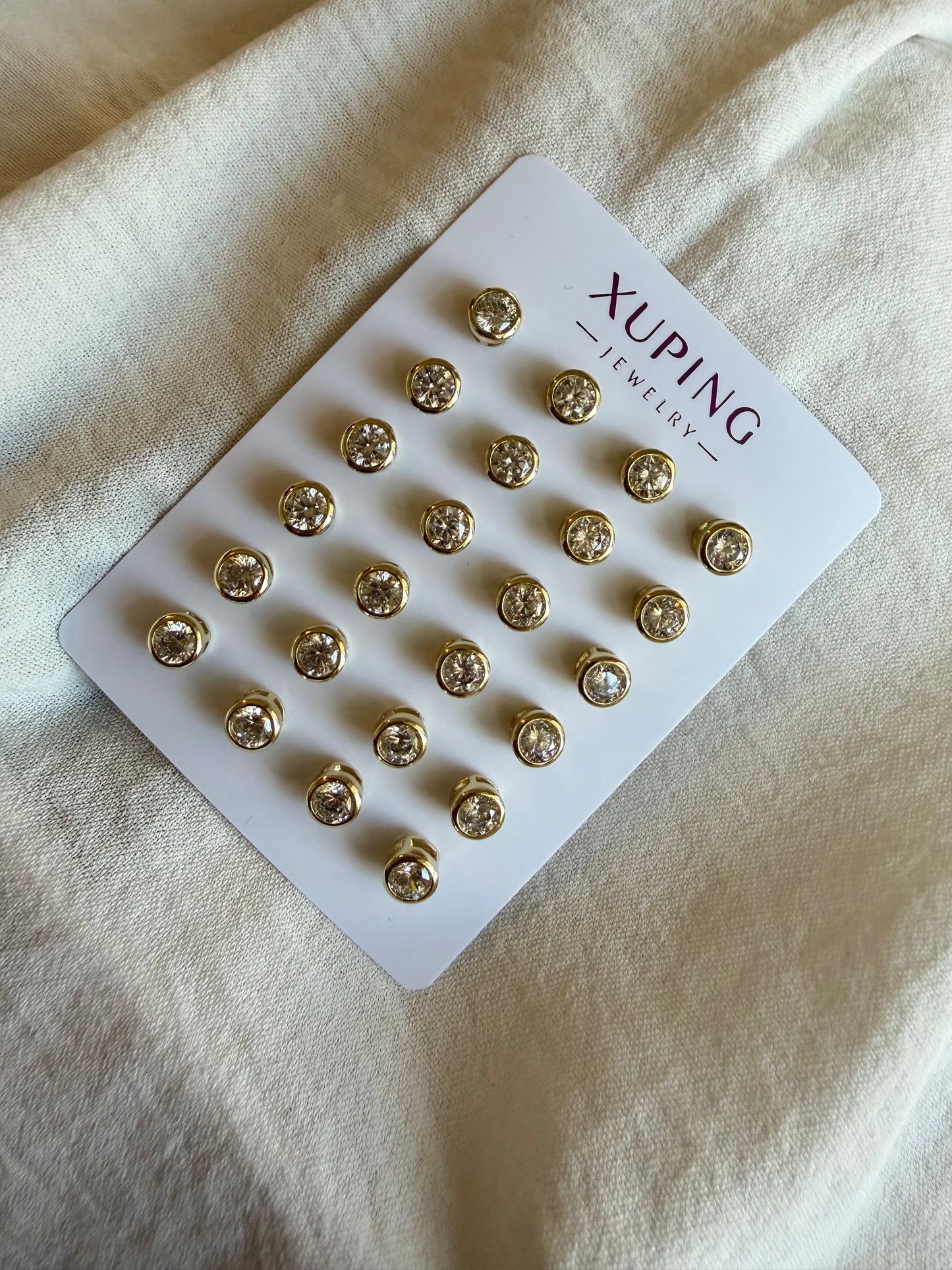 Stud diamante en Oro Laminado