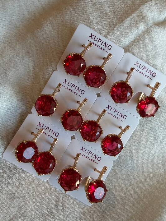 Arete redondo rojo en 18k