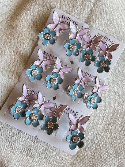 Hoop de mariposa con flor en Plata