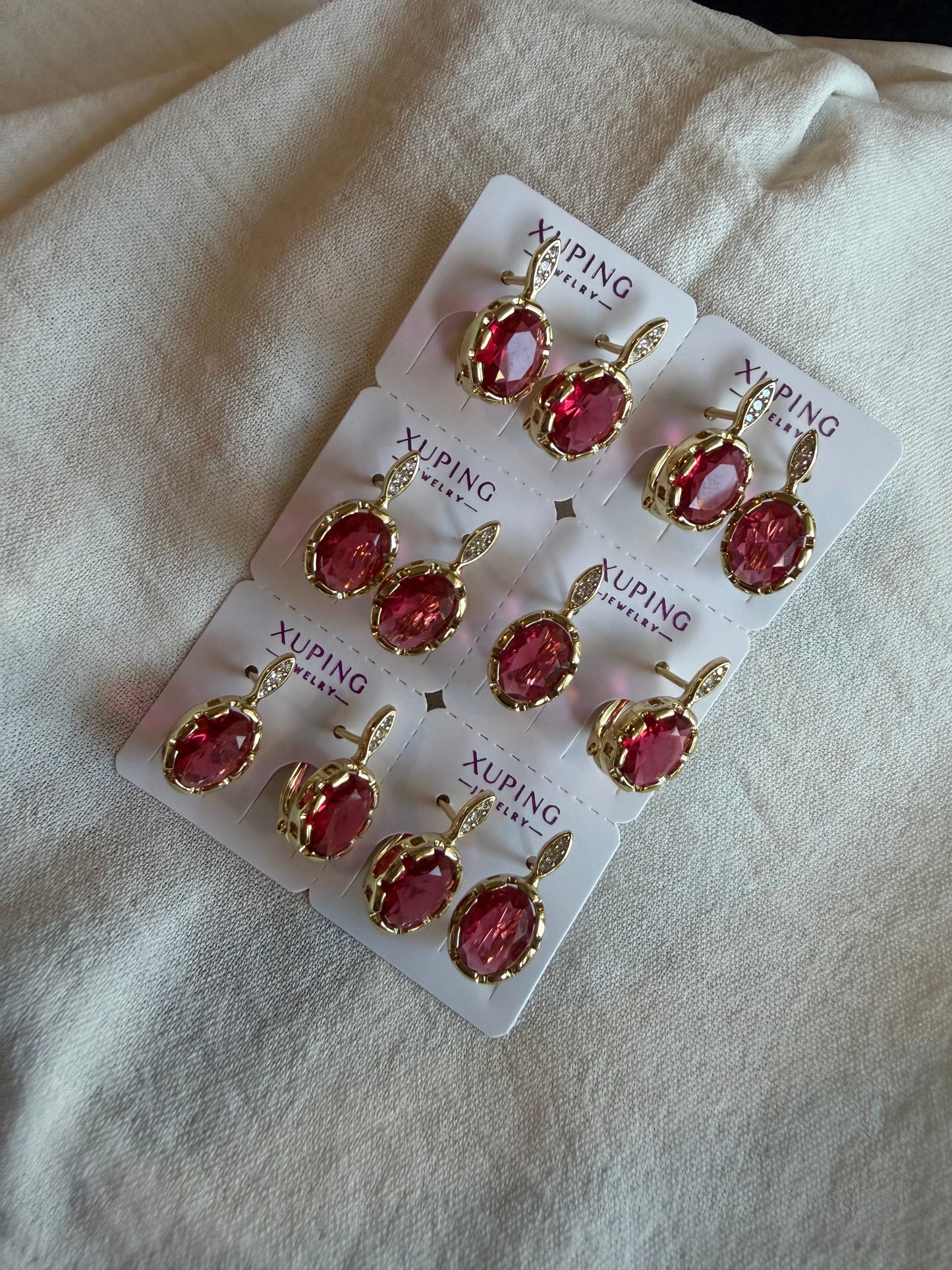 Hoop ovalado rojo en Oro Laminado