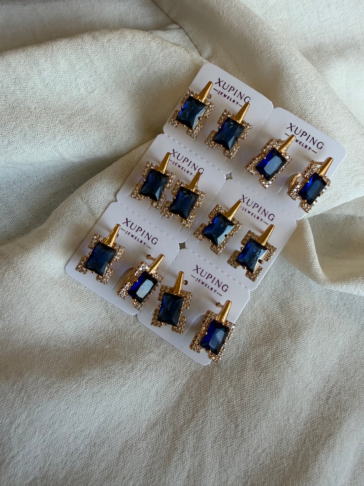 Hoop cuadrado azul en 18k